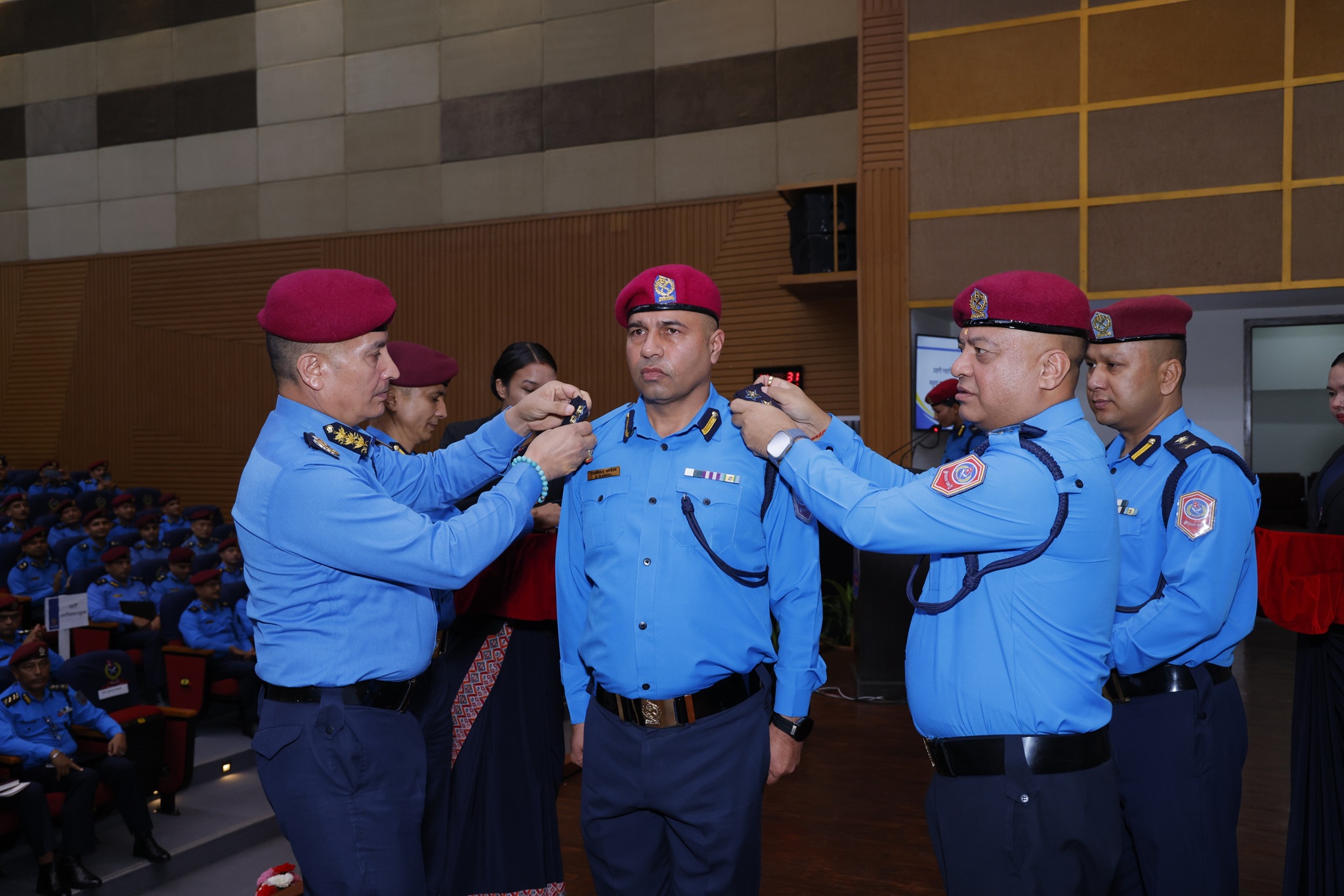 १० जना प्राविधिक प्रहरी अधिकृतहरू दर्ज्यानी चिन्हद्वारा सुशोभित