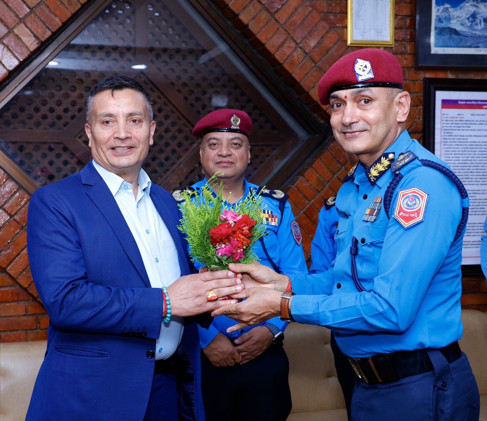 संगठित अपराध सम्बन्धी क्षेत्रीय शिखर सम्मेलनमा सहभागी भई प्रहरी महानिरीक्षक दान बहादुर कार्की स्वदेश फिर्ता
